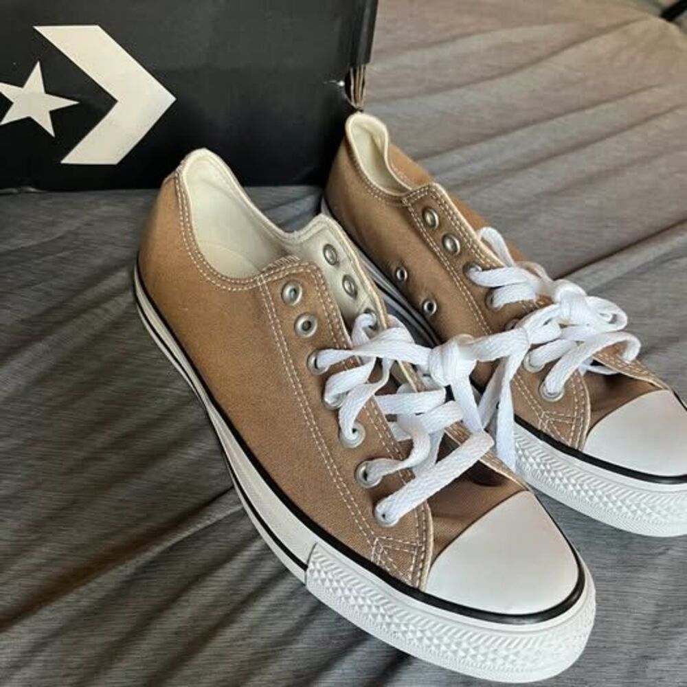 Converse Chuck Taylor All Star Low Brown 8.5 men 10 women